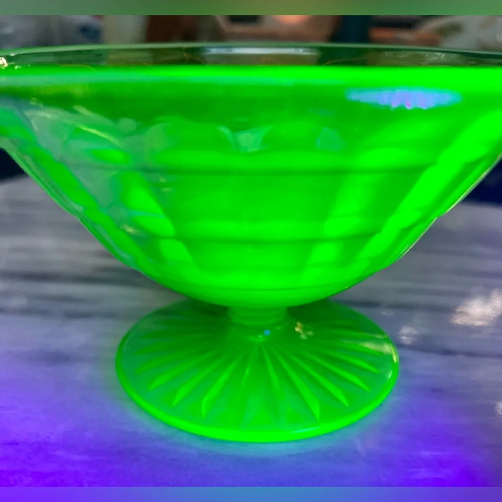 Vintage Uranium/Vaseline Glass Sherbet Dish, c. 1930s, by Anchor Hocking - Picture 5 of 7